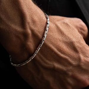 Close-up of a man’s wrist wearing the Ronatelli Alfo 3.5 mm bamboo 925 sterling silver bracelet