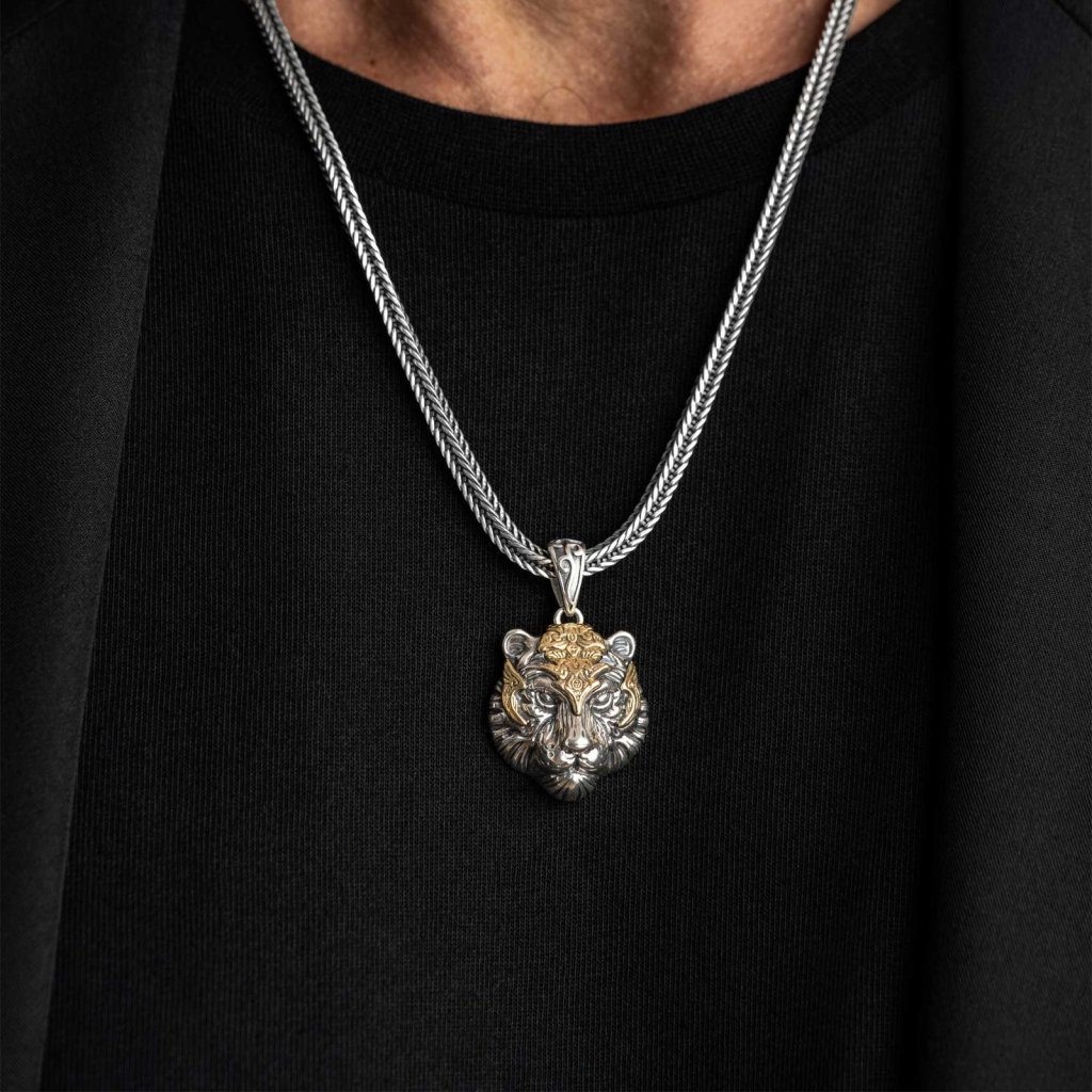 Man in a black T-shirt wearing the Ronatelli Anzio 925 sterling silver tiger head pendant with gold-tone markings on a foxtail chain
