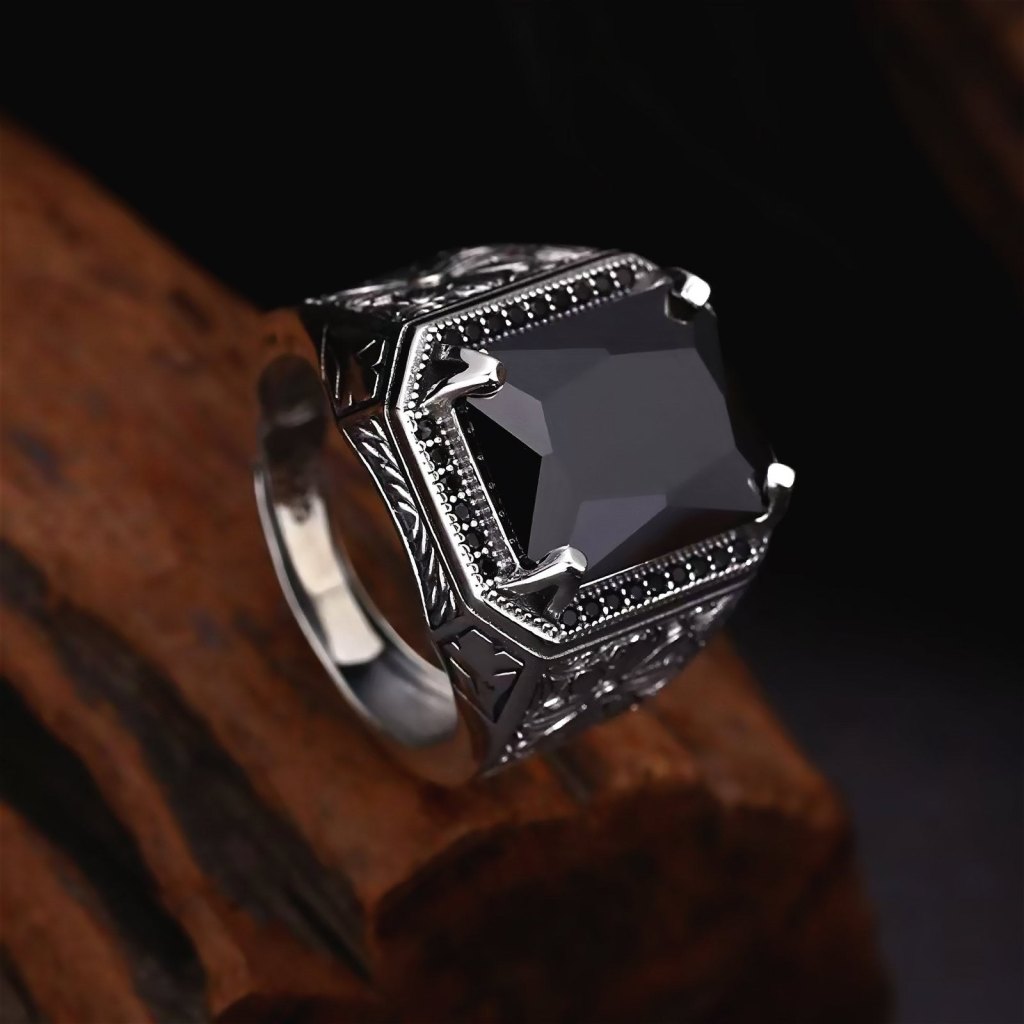 Ronatelli Arco 925 sterling silver ring with a large faceted black onyx held by claw prongs