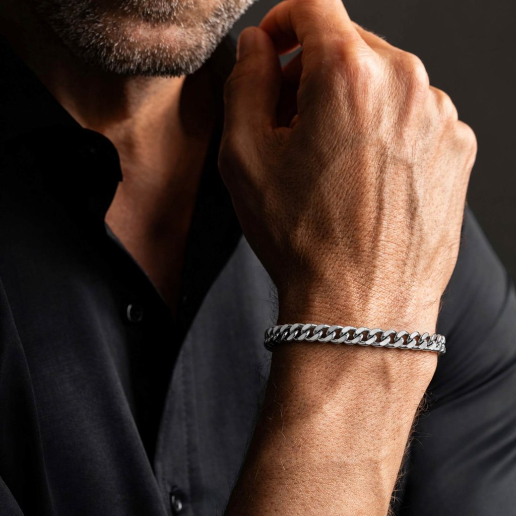 Man in a black shirt wearing the Ronatelli Bari 5 mm Cuban link 925 sterling silver bracelet