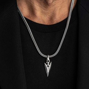 Man in a black T-shirt and jacket wearing the Ronatelli Lyon arrowhead 925 sterling silver pendant on a foxtail chain